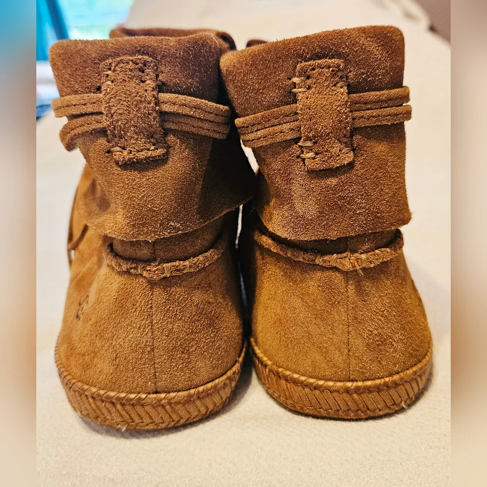 UGG Reid Womens Soft Suede Moccasins Size 8.5 Beige - Picture 3 of 6